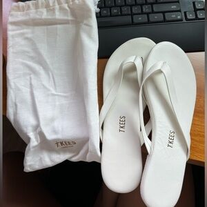 TKEES white sandals